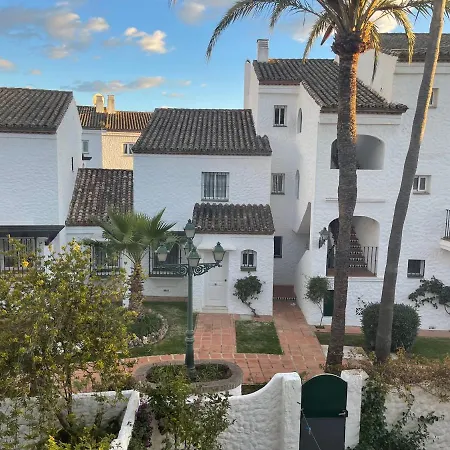 Modern One Bed El Paraiso 公寓
